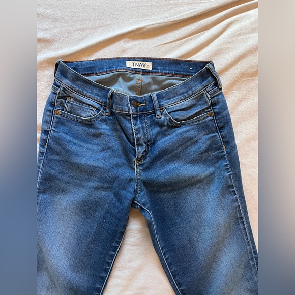 TNA jeans in excellent condition. Only worn a handful of times. Size 26 - Picture 2 of 5